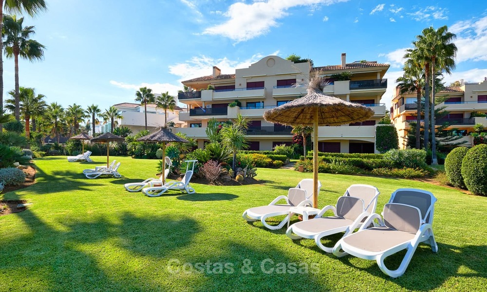 Very attractive luxury beach front apartment with fantastic sea views for sale - New Golden Mile, Marbella - Estepona 7056