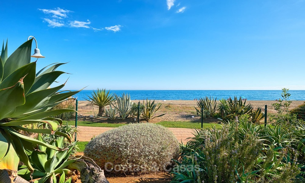 Very attractive luxury beach front apartment with fantastic sea views for sale - New Golden Mile, Marbella - Estepona 7057