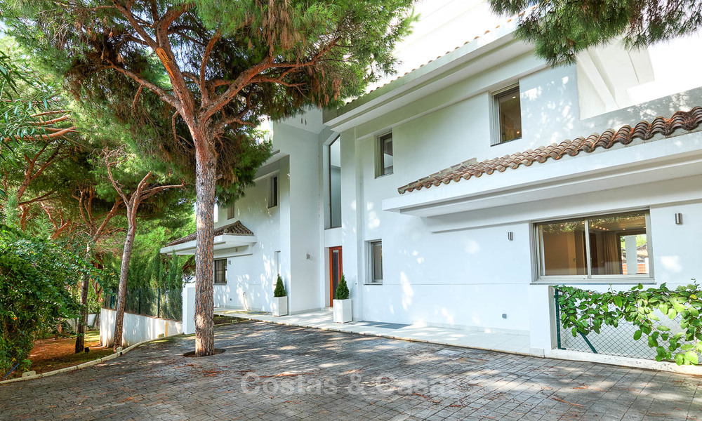 Spacious top-quality new villa for sale, ready to move in, Marbella East 7194