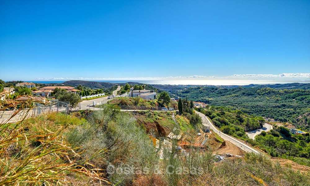 For sale: large building plot with panoramic sea and mountain views in a luxury estate in Benahavis, Marbella 7199