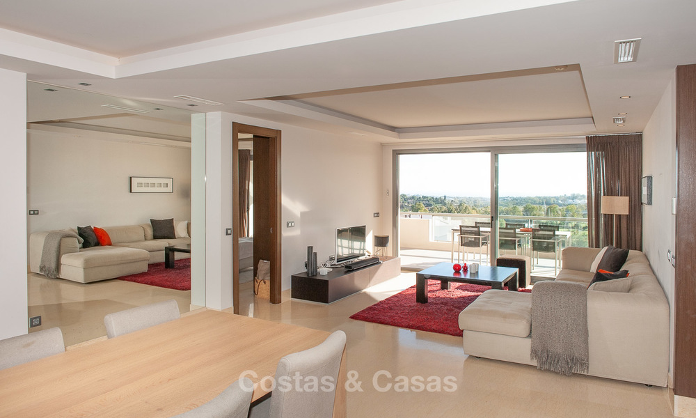 Very spacious, bright and modern luxury apartment for sale with 4 bedrooms and open golf and sea views in Marbella - Benahavis 7514