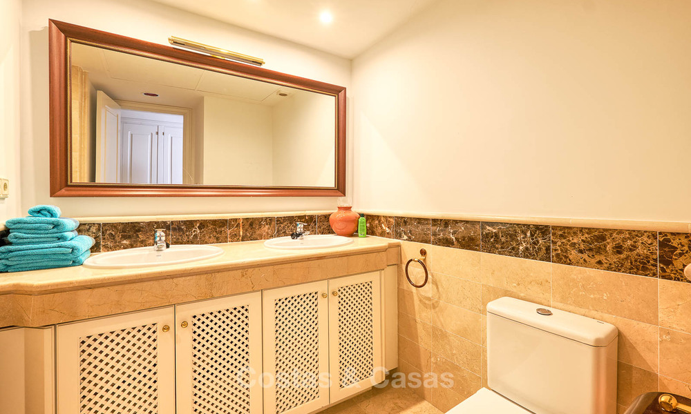 Spacious ground floor luxury apartment with sea views for sale in Elviria, Marbella East 7540