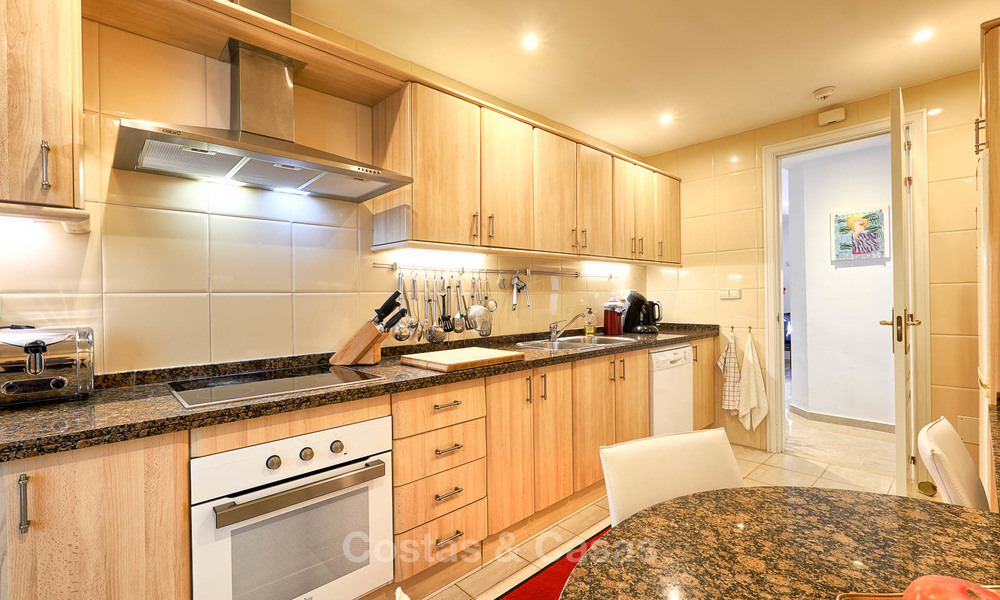 Spacious ground floor luxury apartment with sea views for sale in Elviria, Marbella East 7543