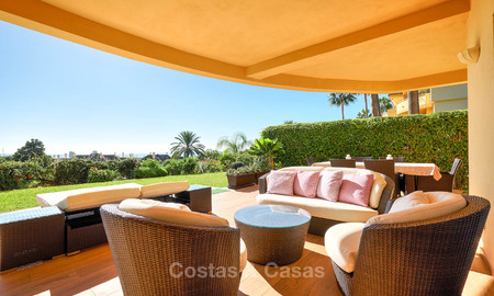 Spacious ground floor luxury apartment with sea views for sale in Elviria, Marbella East 7545