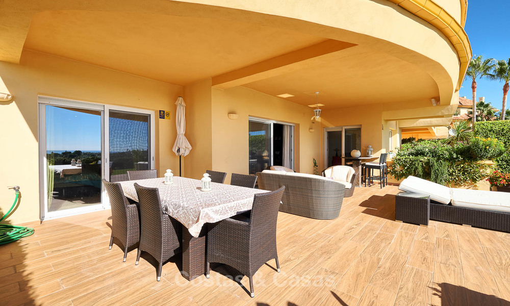 Spacious ground floor luxury apartment with sea views for sale in Elviria, Marbella East 7548