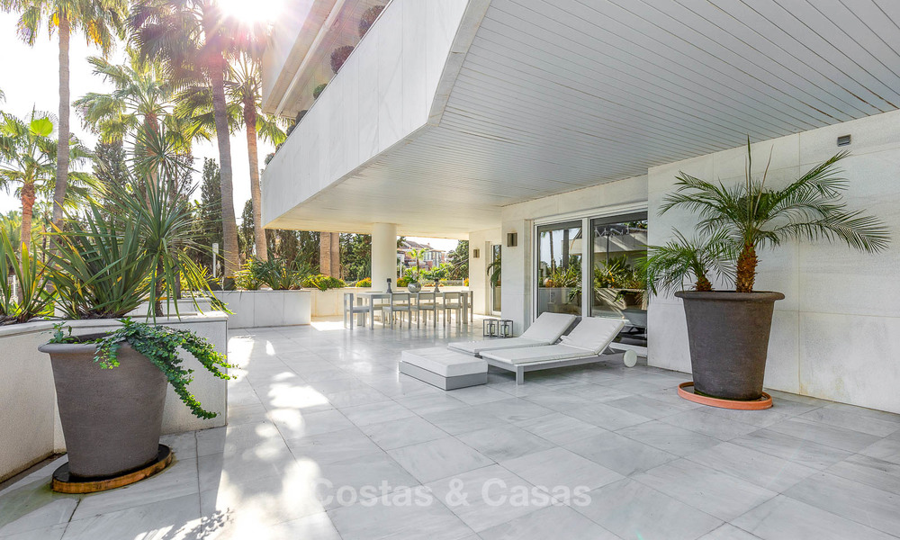Luxury apartment in a prestigious beachside complex for sale, Puerto Banus, Marbella 7779