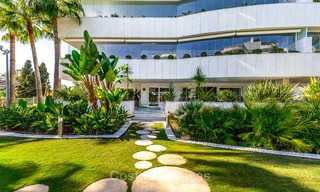 Luxury apartment in a prestigious beachside complex for sale, Puerto Banus, Marbella 7782 