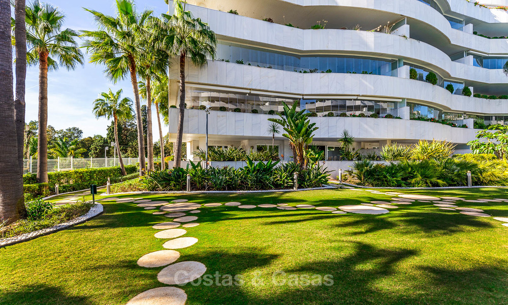 Luxury apartment in a prestigious beachside complex for sale, Puerto Banus, Marbella 7783