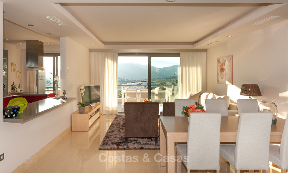 Spacious, bright and modern luxury penthouse for sale with golf and sea views in Marbella - Benahavis 7704