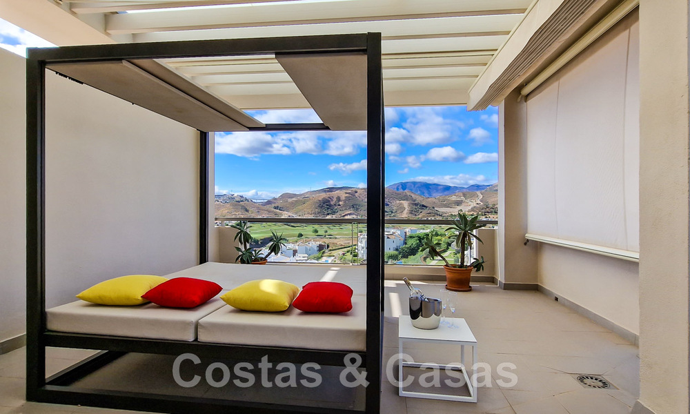 Spacious, bright and modern luxury penthouse for sale with golf and sea views in Marbella - Benahavis 46705