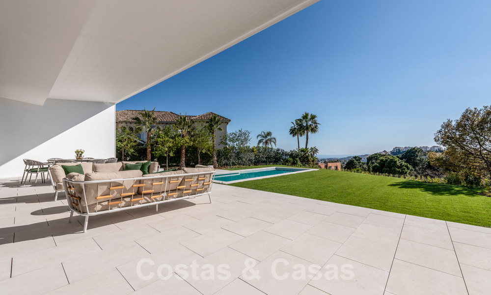 New contemporary luxury villas with sea views for sale, in an exclusive urbanisation in Benahavis - Marbella 37238