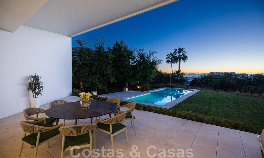 New contemporary luxury villas with sea views for sale, in an exclusive urbanisation in Benahavis - Marbella 37272