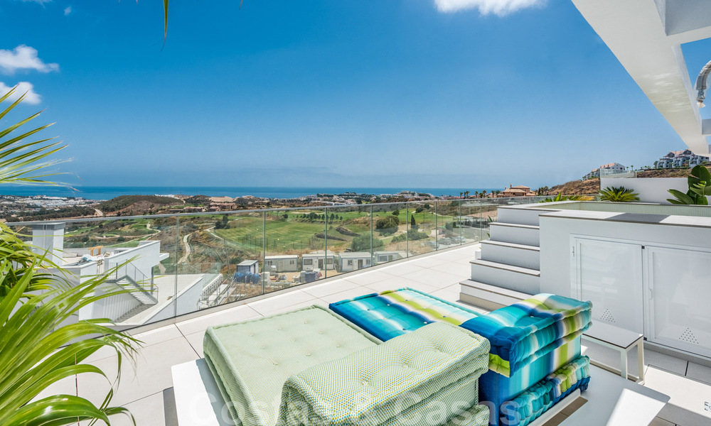 New modern frontline golf apartments with sea views for sale in a luxury resort in Mijas, Costa del Sol. Ready to move in! Last penthouses! 39694