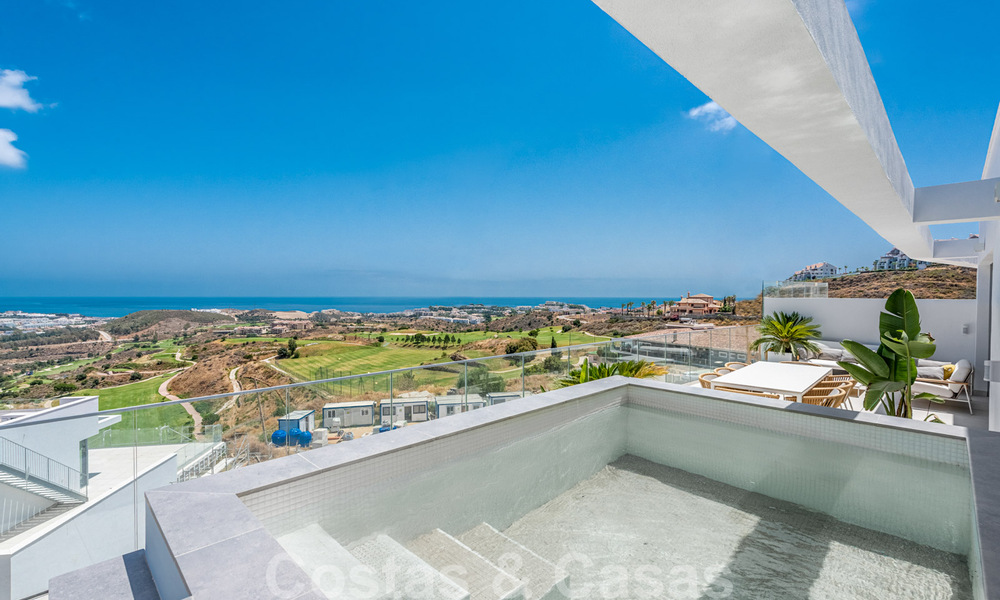 New modern frontline golf apartments with sea views for sale in a luxury resort in Mijas, Costa del Sol. Ready to move in! Last penthouses! 39695