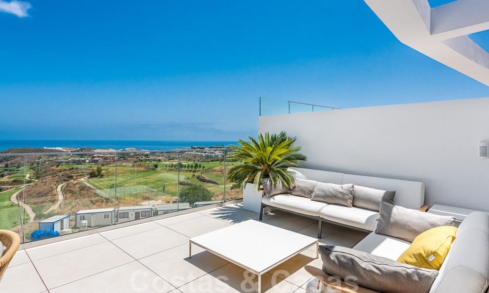 New modern frontline golf apartments with sea views for sale in a luxury resort in Mijas, Costa del Sol. Ready to move in! Last penthouses! 39696