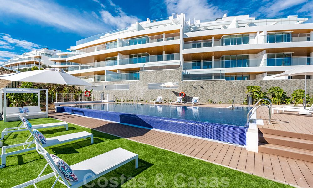 New modern frontline golf apartments with sea views for sale in a luxury resort in Mijas, Costa del Sol. Ready to move in! Last penthouses! 39706