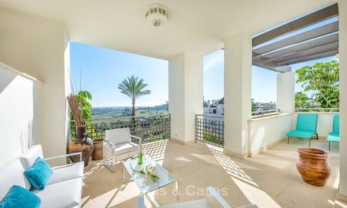 Beautiful, spacious luxury apartment with sea views for sale in a sought-after residential complex, ready to move in - Benahavis, Marbella 8277