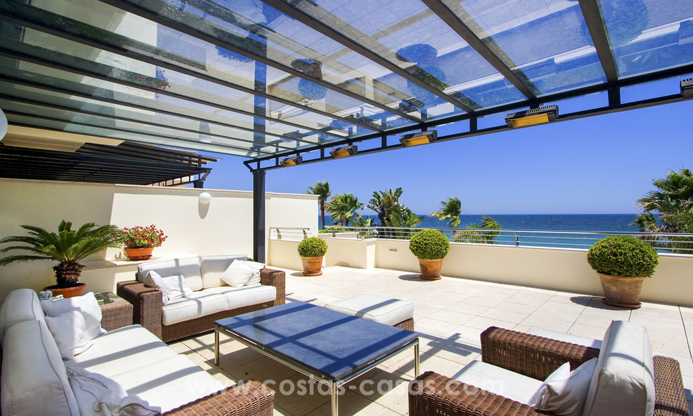 Beachfront luxury apartments for sale on the Golden Mile, Marbella, within walking distance to Puerto Banus 22340