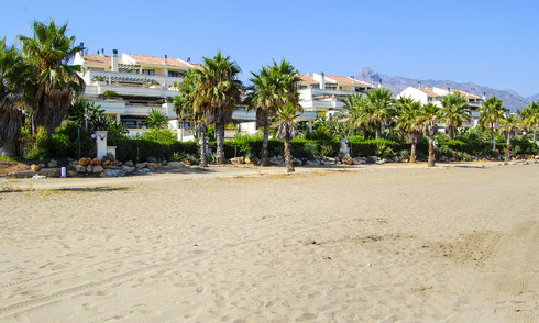 Beachfront luxury apartments for sale on the Golden Mile, Marbella, within walking distance to Puerto Banus 22350