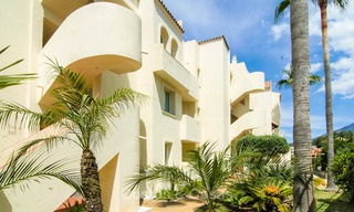 Opportunity! Large corner 4 bedroom penthouse for sale, with golf and sea views in Benahavis - Marbella 8610 