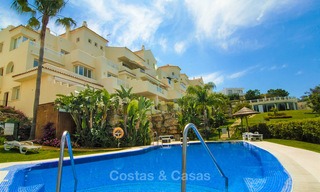 Opportunity! Large corner 4 bedroom penthouse for sale, with golf and sea views in Benahavis - Marbella 8614 