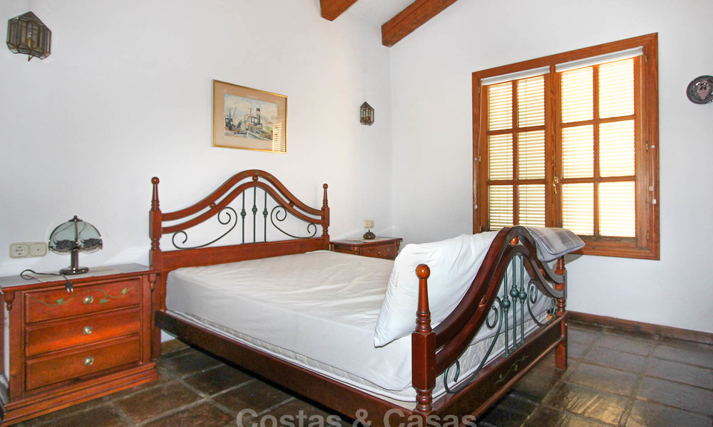 Well located and attractively priced villa - finca with sea and mountain views for sale, Estepona, Costa del Sol 8694