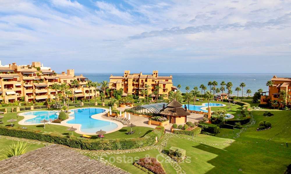 Spectacular penthouse with a private pool in a luxury complex for sale, front line beach – New Golden Mile, Marbella - Estepona 9091
