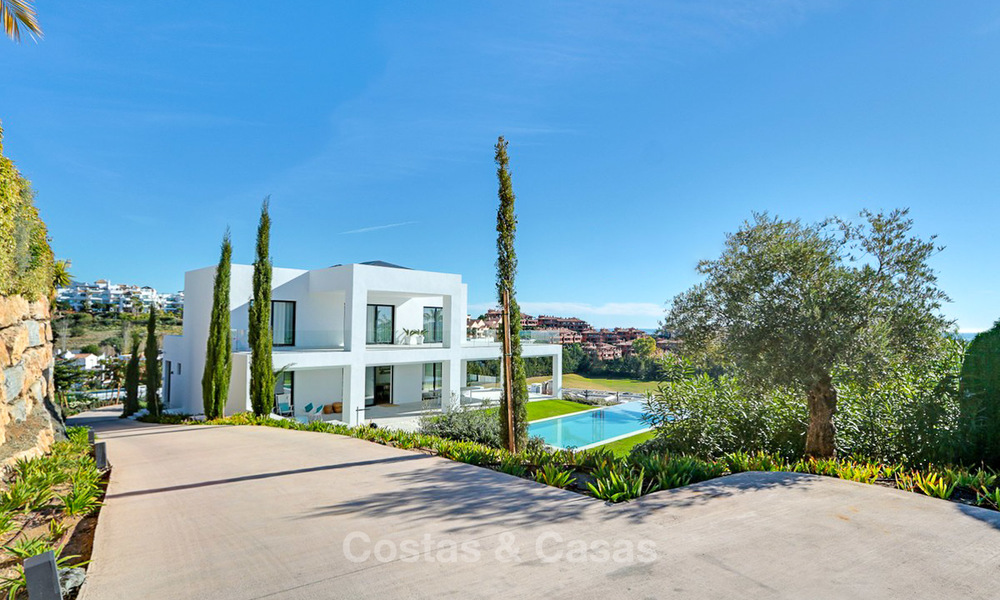 Urgent sale! Amazing contemporary luxury villa with golf and sea views for sale, sought after location, ready to move in - Benahavis, Marbella 9311