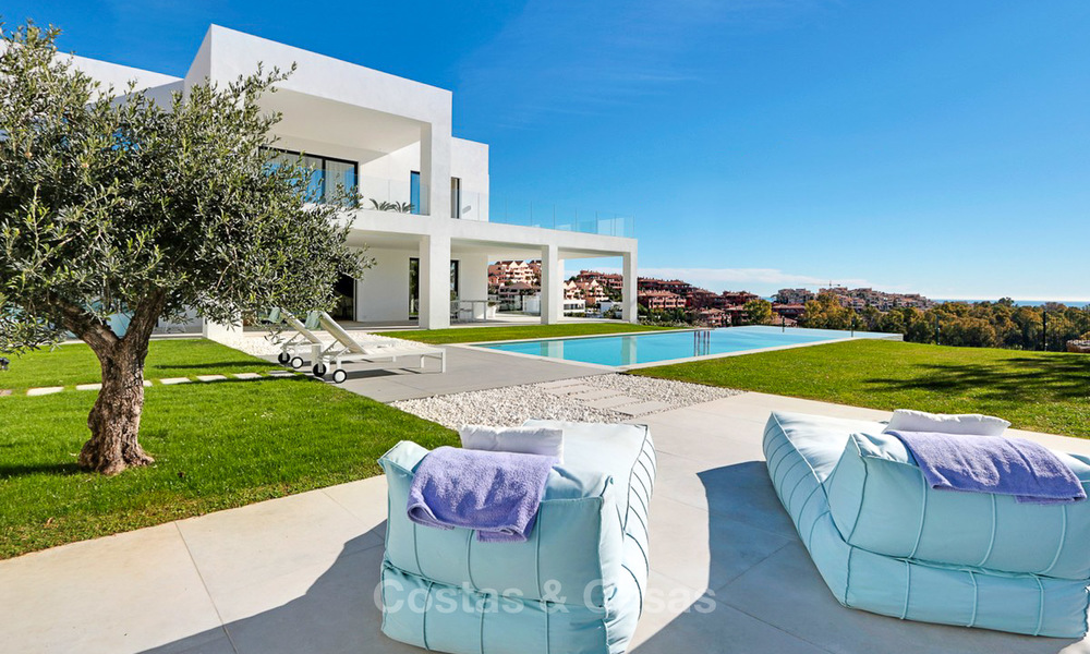 Urgent sale! Amazing contemporary luxury villa with golf and sea views for sale, sought after location, ready to move in - Benahavis, Marbella 9314