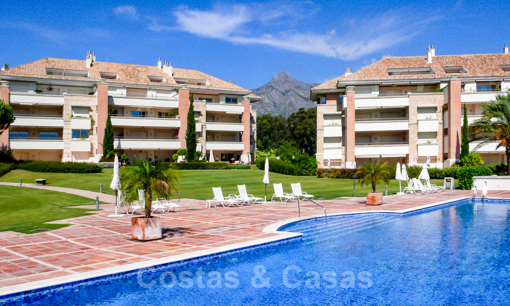 Timeless luxury apartments for sale with sea views on the Golden Mile, between Puerto Banus and Marbella 22521