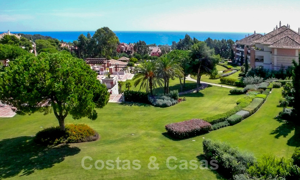 Timeless luxury apartments for sale with sea views on the Golden Mile, between Puerto Banus and Marbella 22525