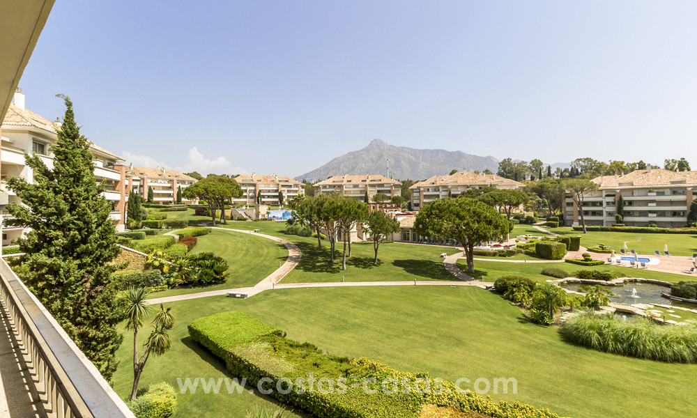 Timeless luxury apartments for sale with sea views on the Golden Mile, between Puerto Banus and Marbella 22527