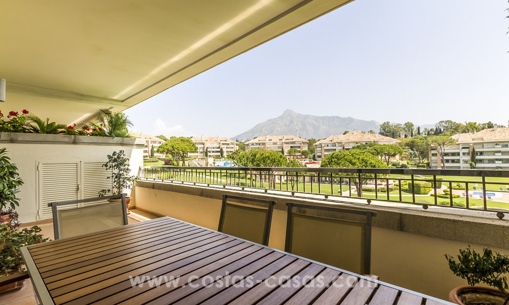 Timeless luxury apartments for sale with sea views on the Golden Mile, between Puerto Banus and Marbella 22539