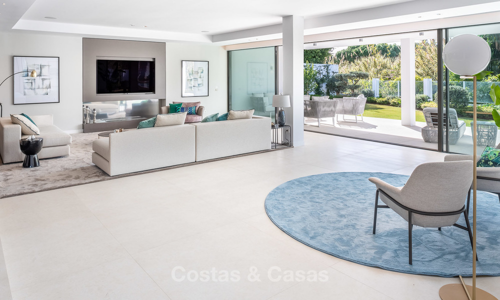Exquisite modern luxury villa for sale, beachside Puerto Banus, Marbella 9530