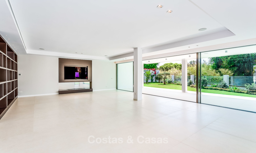 Exquisite modern luxury villa for sale, beachside Puerto Banus, Marbella 9558