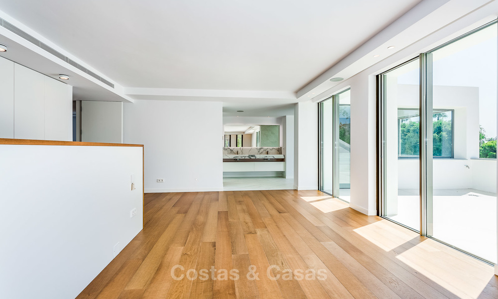 Exquisite modern luxury villa for sale, beachside Puerto Banus, Marbella 9567