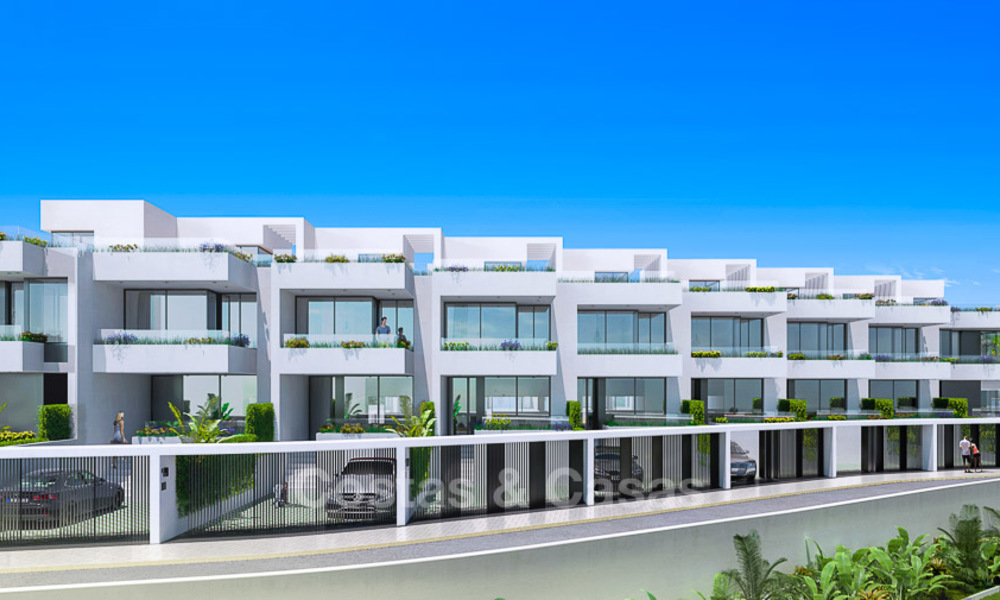 Gorgeous new modern townhouses for sale, within walking distance of the beach and amenities in Fuengirola, Costa del Sol. Last units! 9492