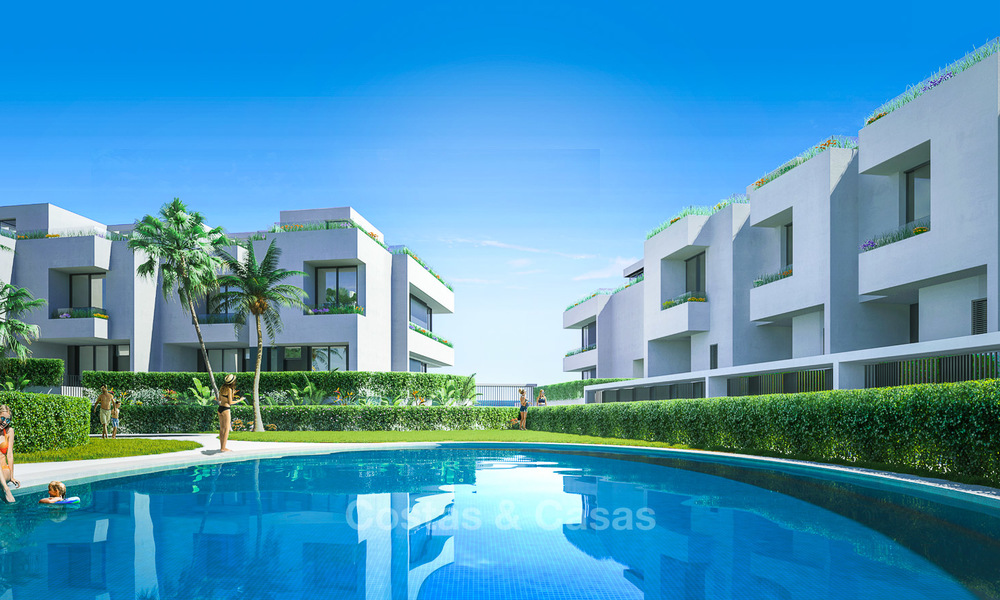 Gorgeous new modern townhouses for sale, within walking distance of the beach and amenities in Fuengirola, Costa del Sol. Last units! 9493