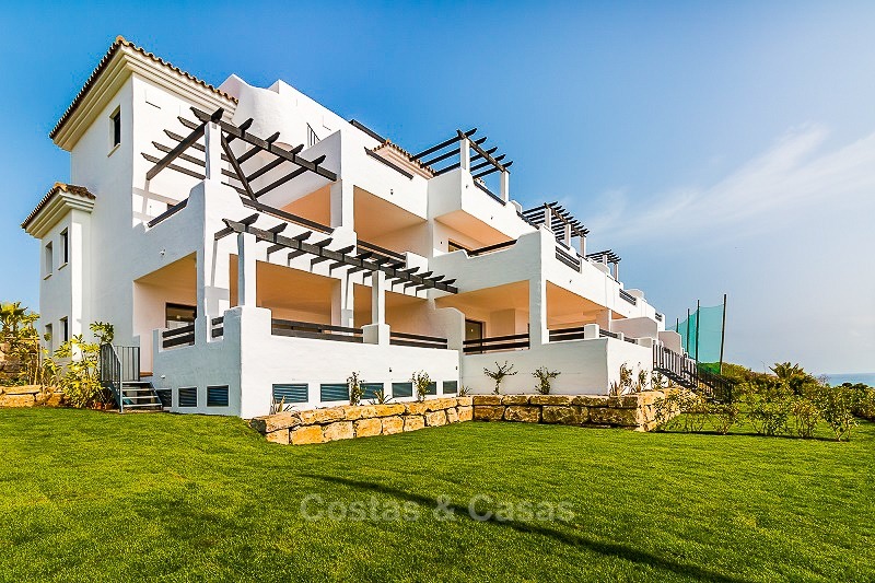 Ready to move into new frontline golf apartments for sale, with sea views and walking distance to the beach - Casares, Costa del Sol 10852 