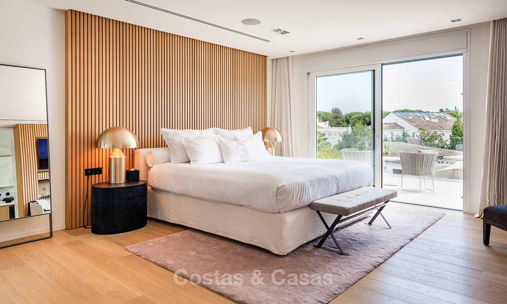 Exceptional, fully renovated beachside villa for sale on the prestigious Golden Mile, Marbella 10135