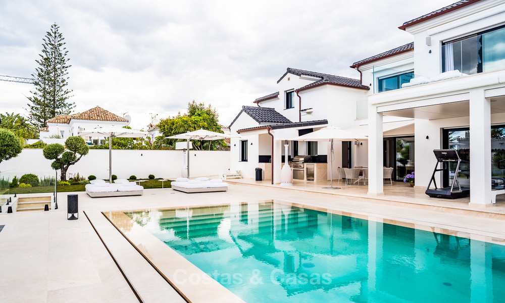 Exceptional, fully renovated beachside villa for sale on the prestigious Golden Mile, Marbella 10138