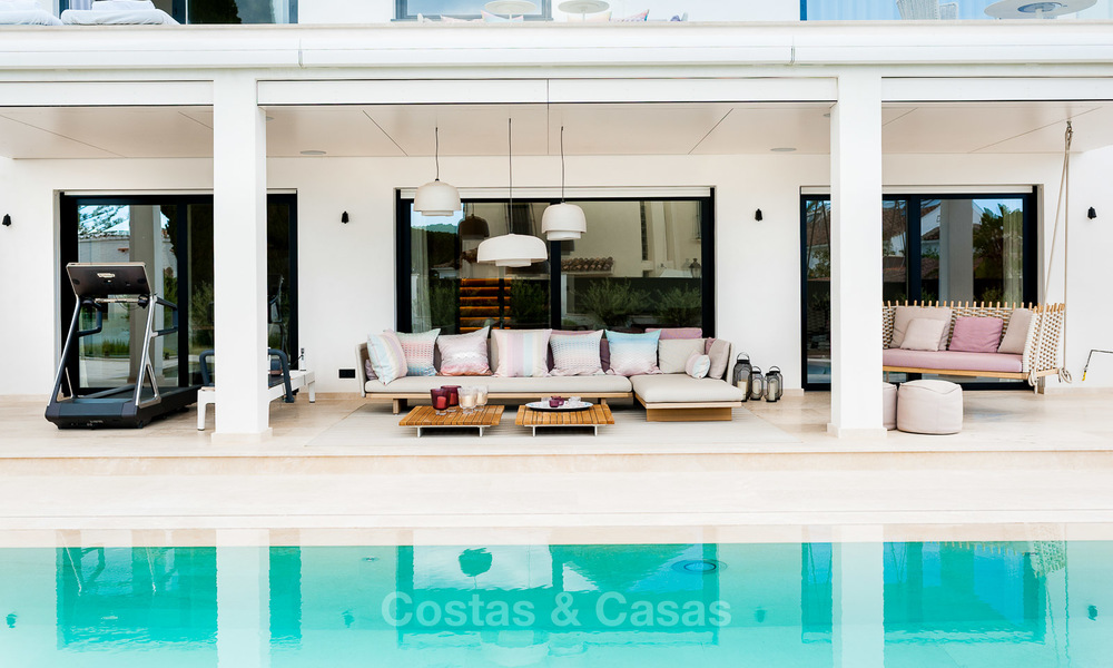 Exceptional, fully renovated beachside villa for sale on the prestigious Golden Mile, Marbella 10162