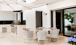Exceptional, fully renovated beachside villa for sale on the prestigious Golden Mile, Marbella 10165 