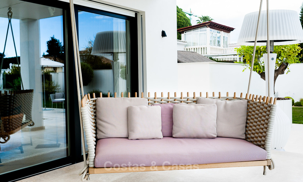 Exceptional, fully renovated beachside villa for sale on the prestigious Golden Mile, Marbella 10166