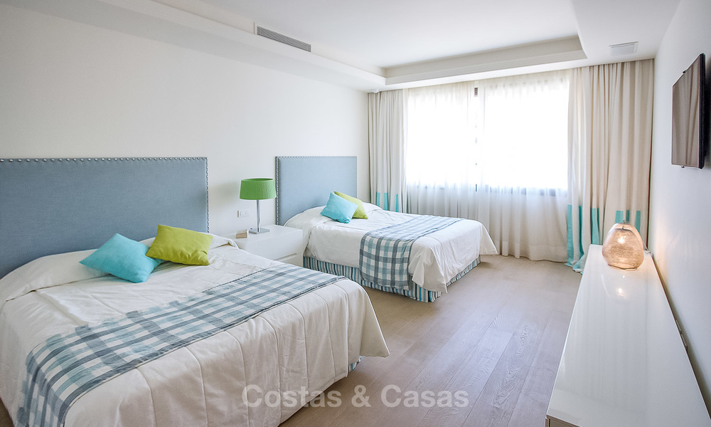 Spectacular frontline beach duplex apartment for sale, in an extraordinary complex, Puerto Banus, Marbella. 10215