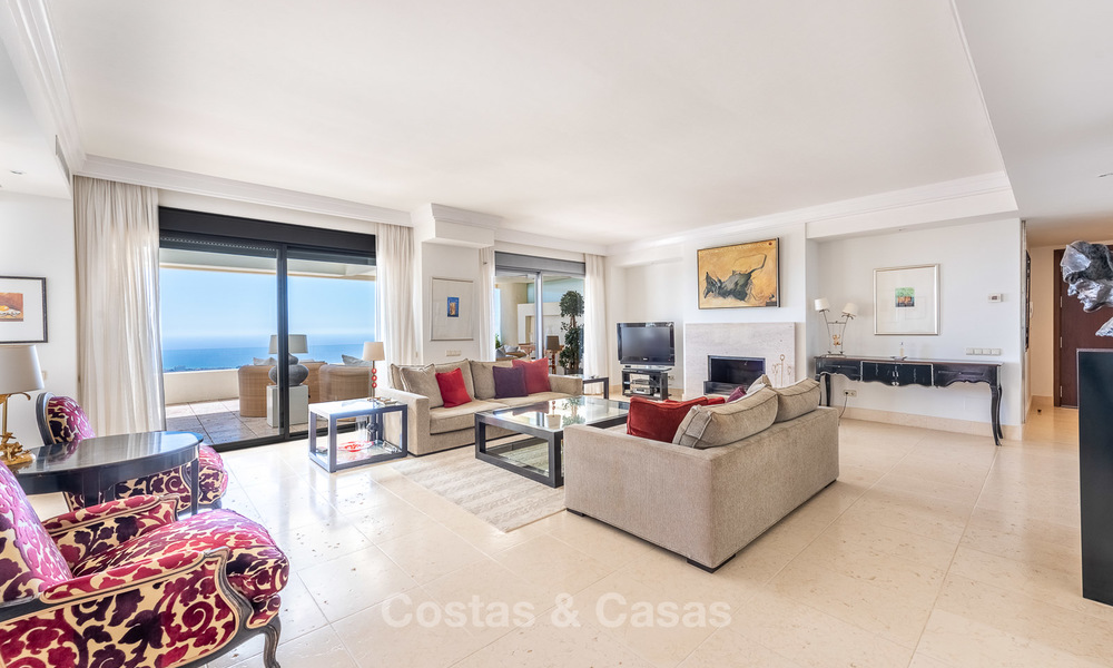Impressive luxury modern penthouse apartment with panoramic sea views for sale, Marbella East 10285