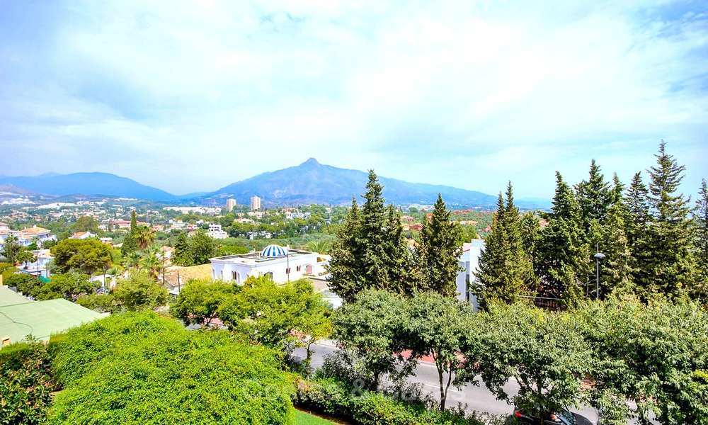Freshly renovated apartment with open sea views for sale, walking distance to the beach and amenities, Nueva Andalucía, Marbella 10311