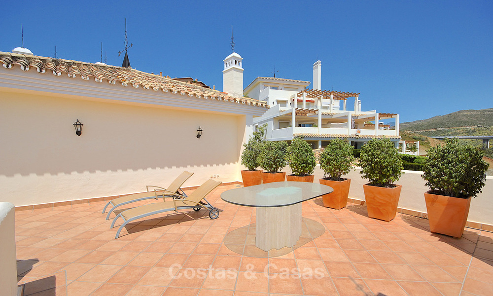 Spectacular penthouse apartment with panoramic sea views for sale, Nueva Andalucía, Marbella 10343