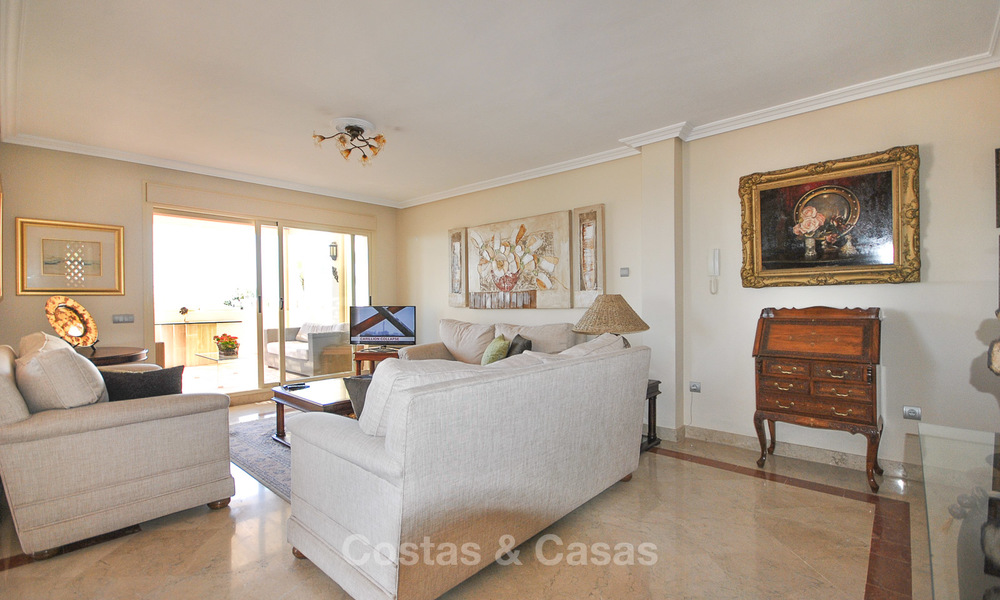 Spectacular penthouse apartment with panoramic sea views for sale, Nueva Andalucía, Marbella 10357