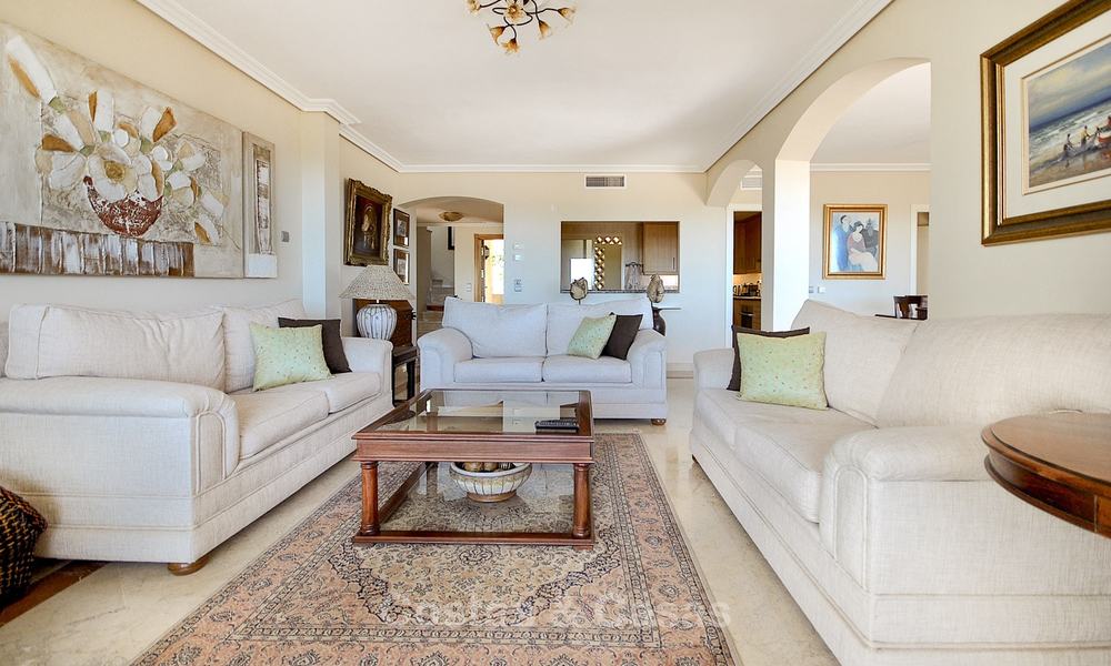 Spectacular penthouse apartment with panoramic sea views for sale, Nueva Andalucía, Marbella 10358